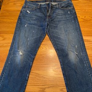 221 lucky Brand distressed straight jean